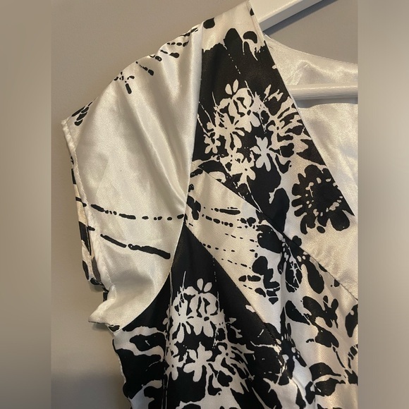 Romy white and black floral dress size small‎ - Picture 3 of 7